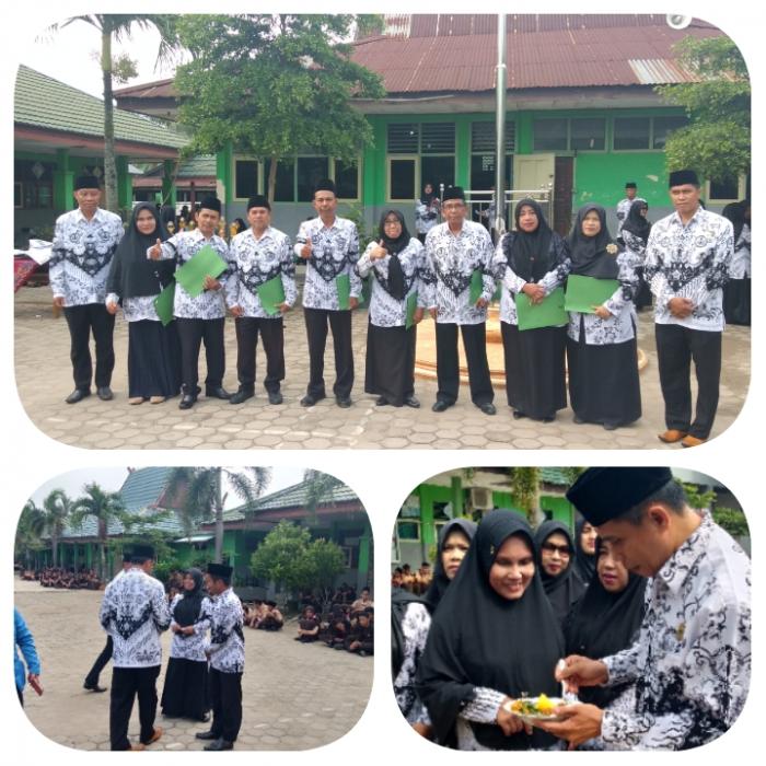 Kepala MTsN 3 Kota Jambi menyerahkan Piagam Penghargaan Bhakti Pendidikan dan Teladan Tahun 2019