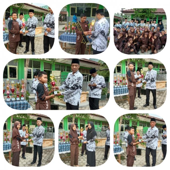 Penyerahan Piala Pramuka GCG tingkat provinsi Jambi kepada Kepala MTs Negeri 3 Kota Jambi