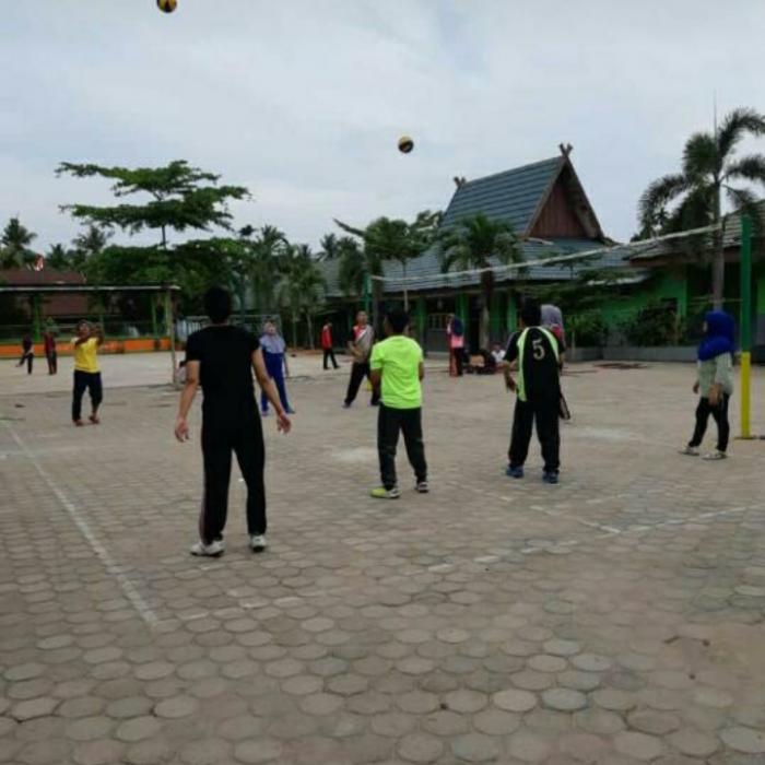 Guru dan Pegawai MTs Negeri 3 Kota Jambi Mengadakan Latihan Olahraga untuk Lomba HAB KEMENAG KE 74 TAHUN 2020