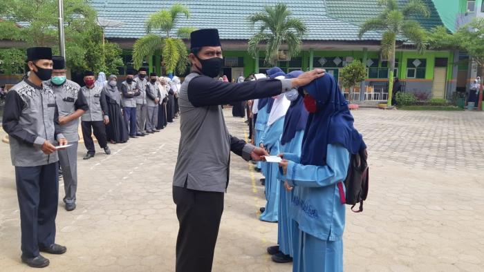 MTs Negeri 3 Kota Jambi adakan santunan anak yatim