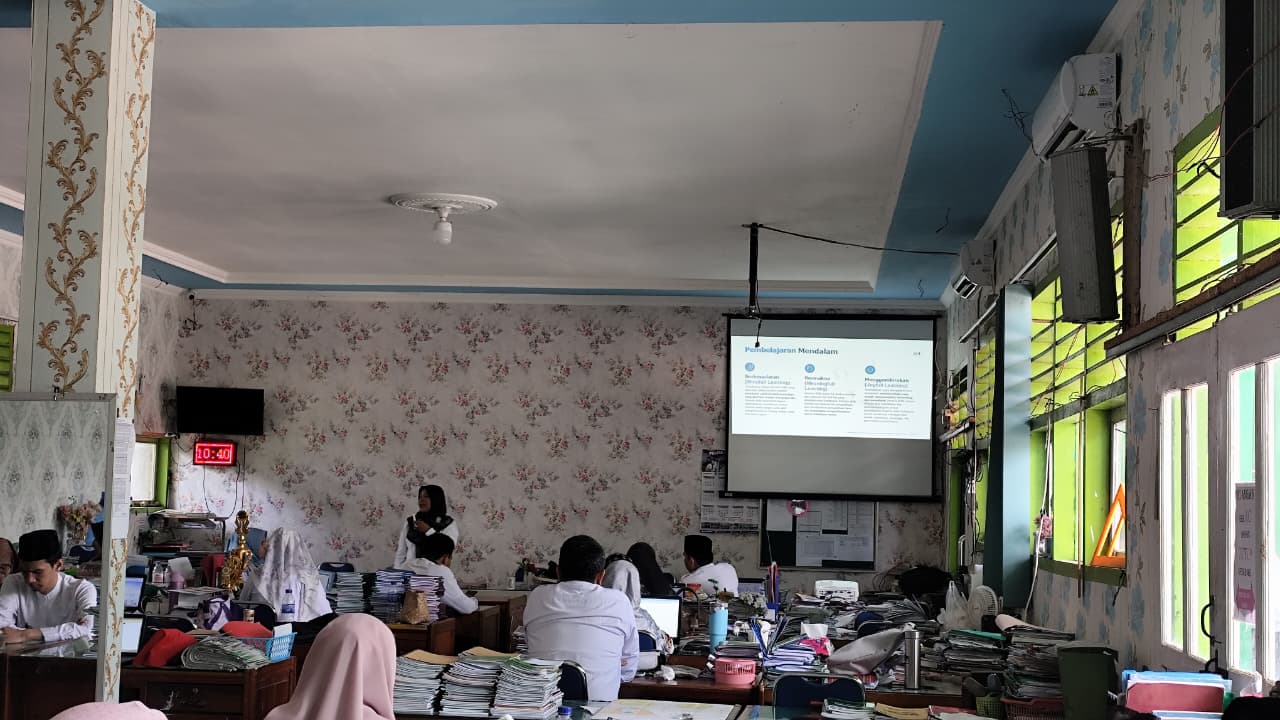 MTs N 3 Kota Jambi Gelar Pelatihan Modul Ajar Deep Learning dan Integrasi Kurikulum Berbasis Cinta Berbasis AI Generatif