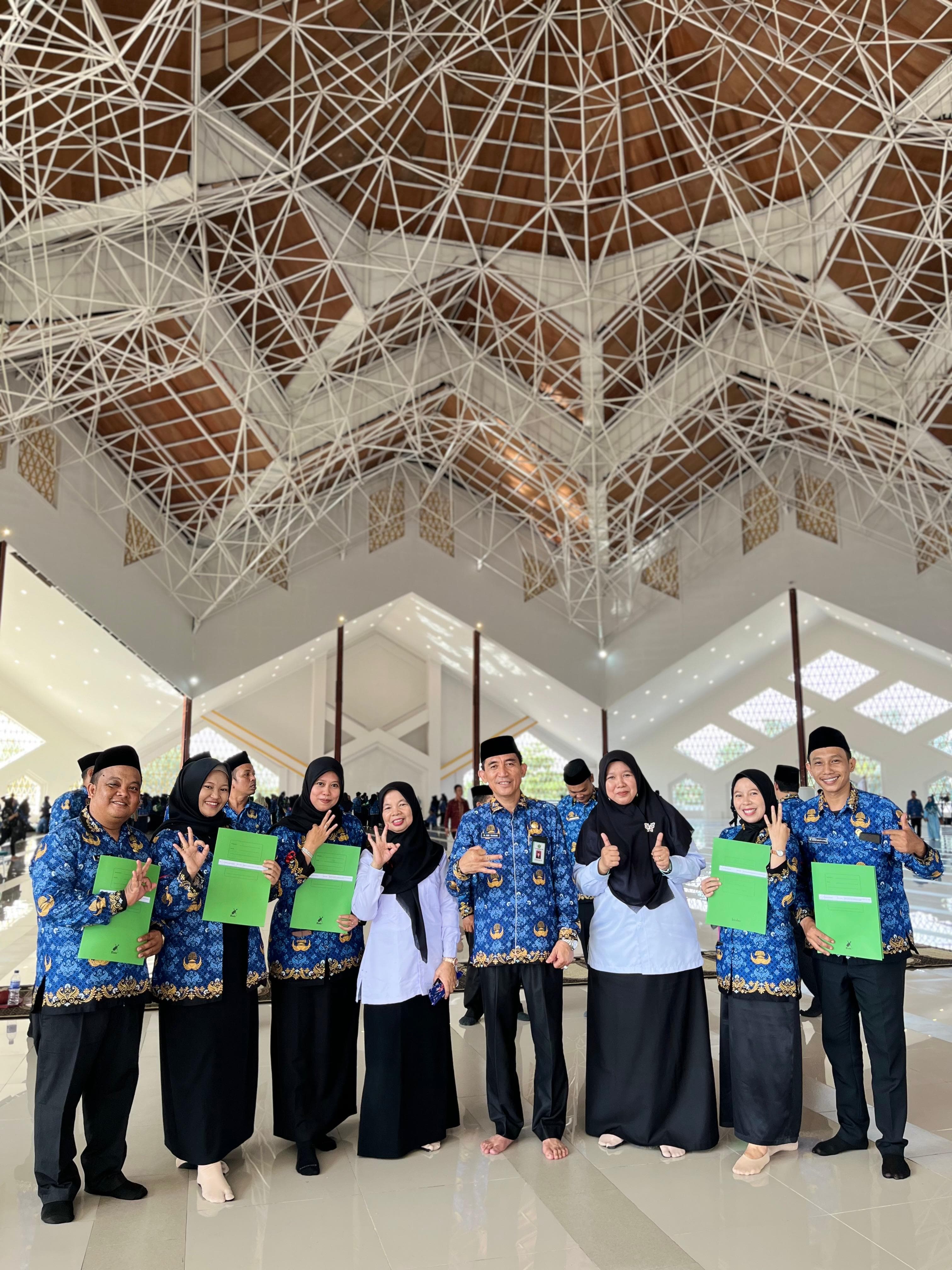 Enam Pegawai MTs N 3 Kota Jambi Resmi Sandang Status PPPK. Ini Kata Menteri Agama!