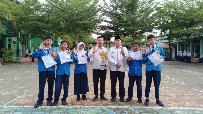 MTs Negeri 3 Kota Jambi Raih Juara 2 Musikalisasi Puisi Perjuangan 2025