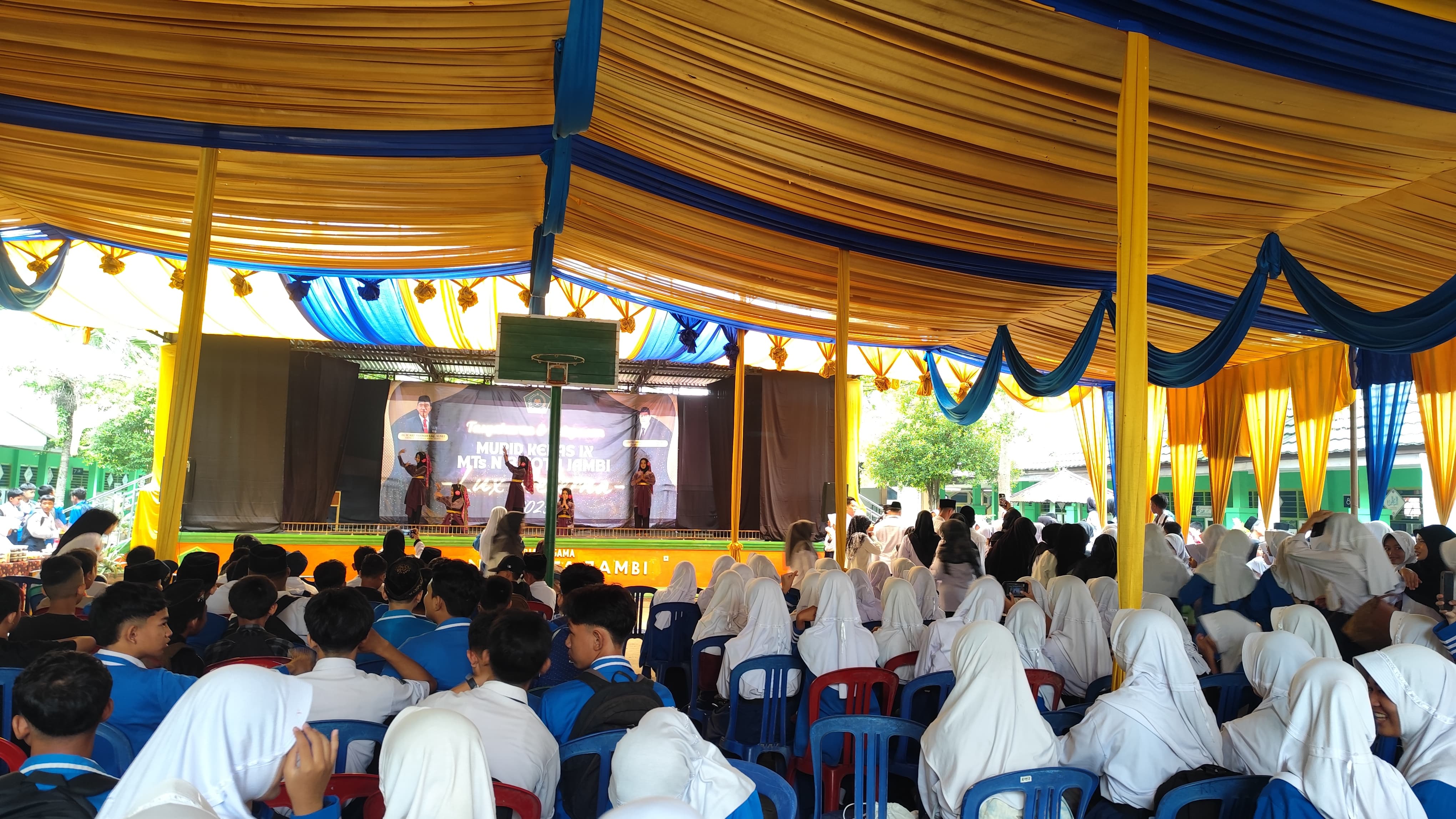 Gebyar Kreativitas Siswa, OSIM MTs N 3 Kota Jambi Sukses Gelar Pentas Seni dan Bazar yang Memukau