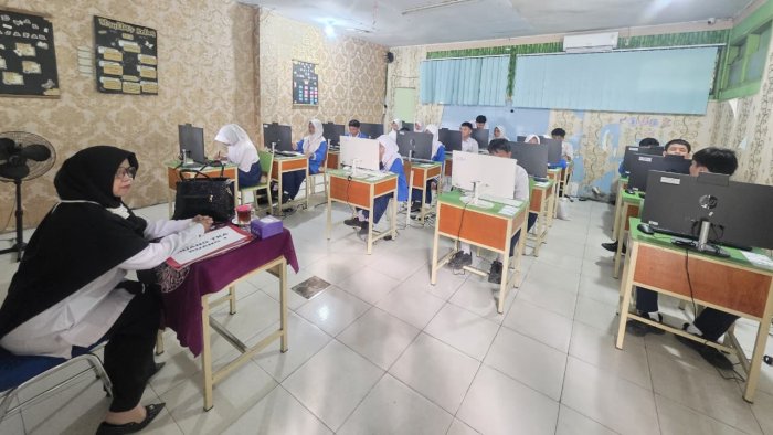 Pelaksanaan TKA Berbasis Komputer di MTsN 3 Kota Jambi Berjalan Lancar