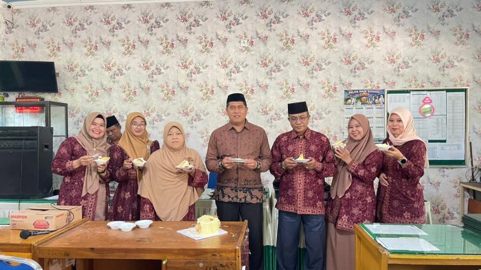 Senyum, Doa, dan Persaudaraan: Hangatnya Perayaan Ulang Tahun Guru, tendik, dan Kepala MTsN 3 Kota Jambi 