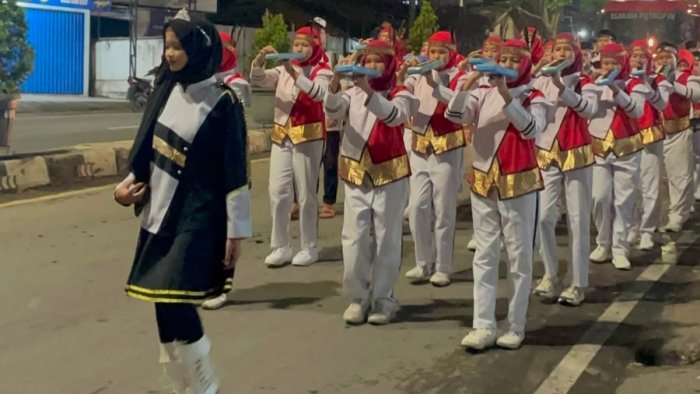 Drum Band MTsN 3 Kota Jambi Meriahkan Pawai Obor Tahun Baru Islam 1448 H