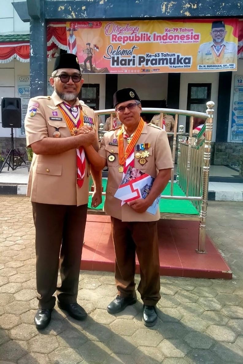 SUPER KEREN! TIGA GURU MTSN 3 KOTA JAMBI RAIH TIGA PENGHARGAAN DI HARI PRAMUKA KE-63